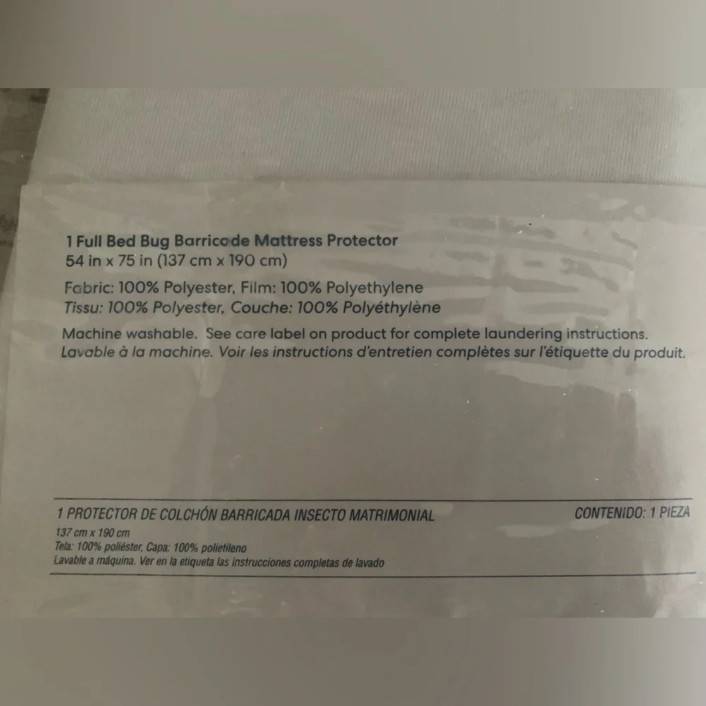 NWT Simply Essential FULL Mattress Protector, White